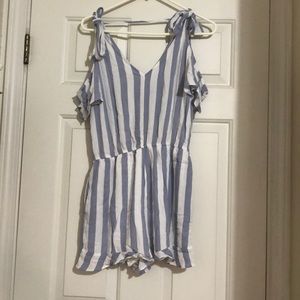 Tie shoulder romper AE